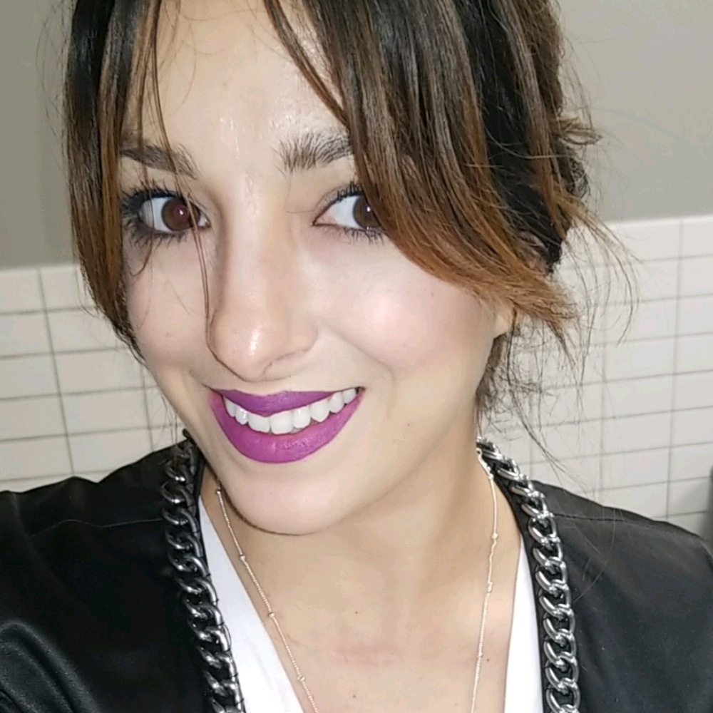 Meet your Posher, Casandra